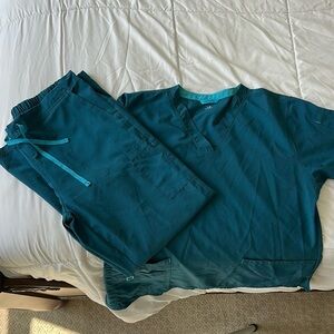 Carhartt Teal Scrub 2 sets. Tops are large and bottoms are petite large